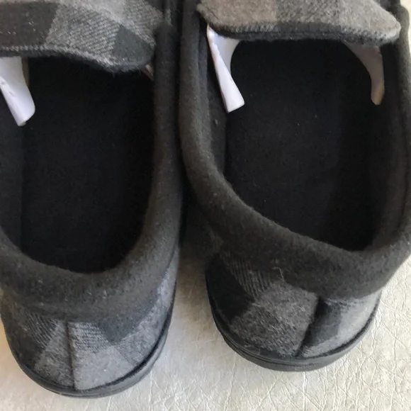 Totes Men’s Black Gray Plaid Memory Foam Slippers Size M (8-9) and XL (11-12) - Picture 7 of 11